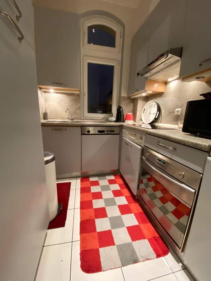 Romantic Apartment In Париж Экстерьер фото
